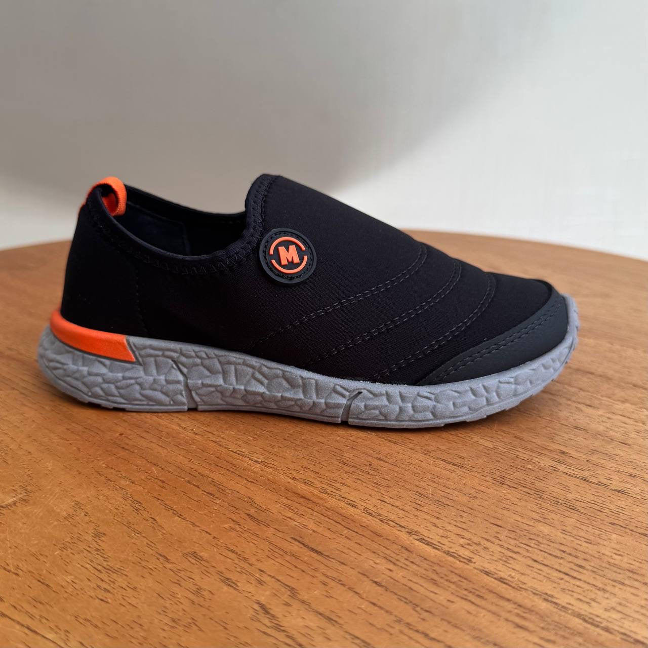 Tênis Infantil Molekinho Preto Detalhes Laranja