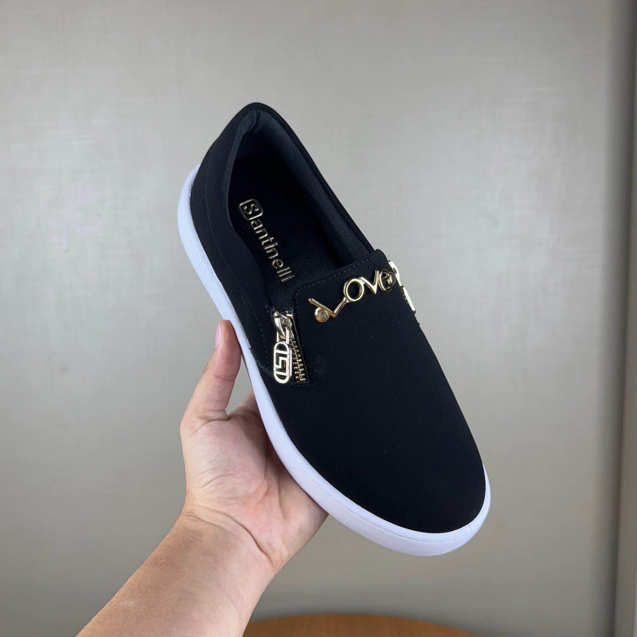 Tênis Feminino Slip On Preto Com Dourado