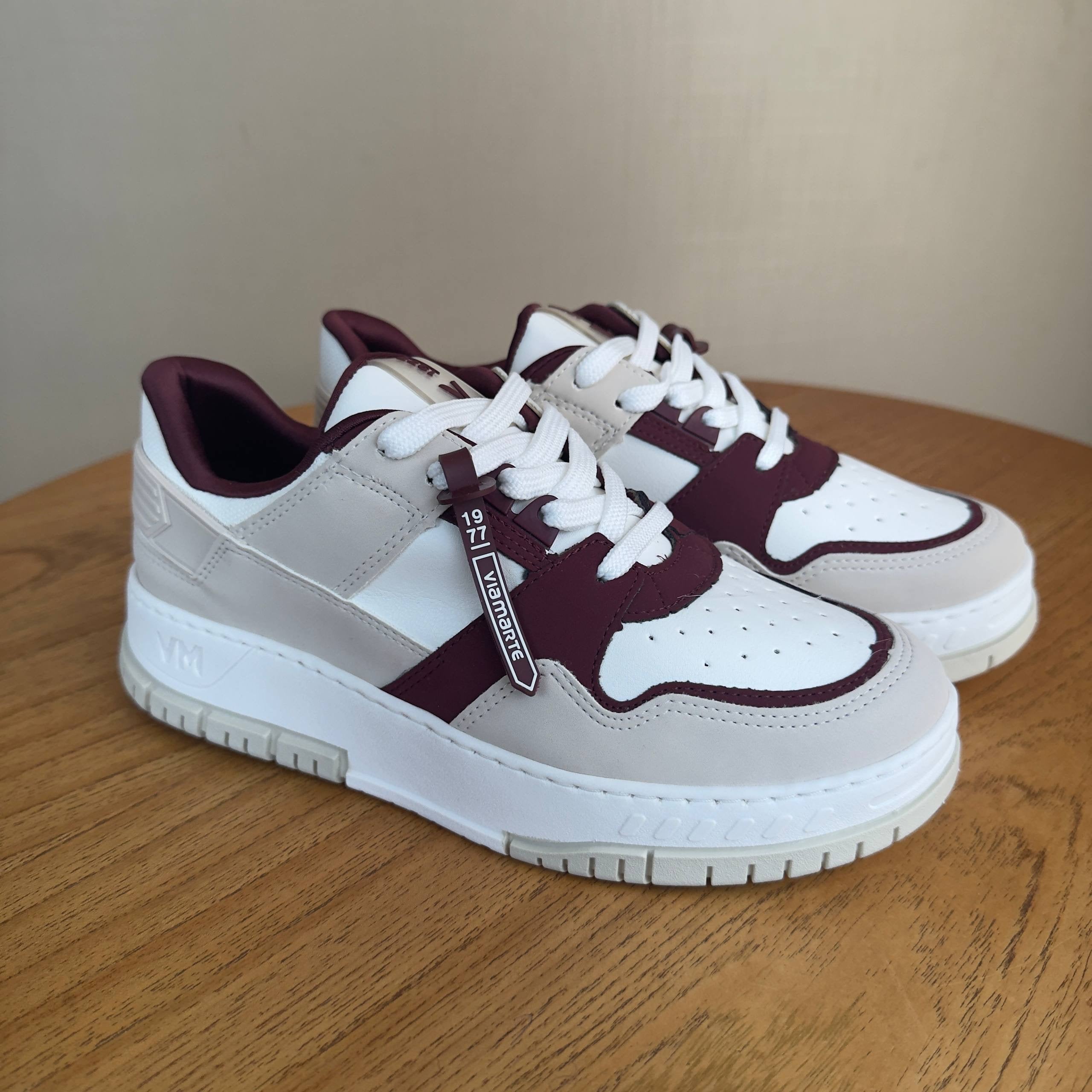 Tênis Feminino Via Marte Vinho Branco