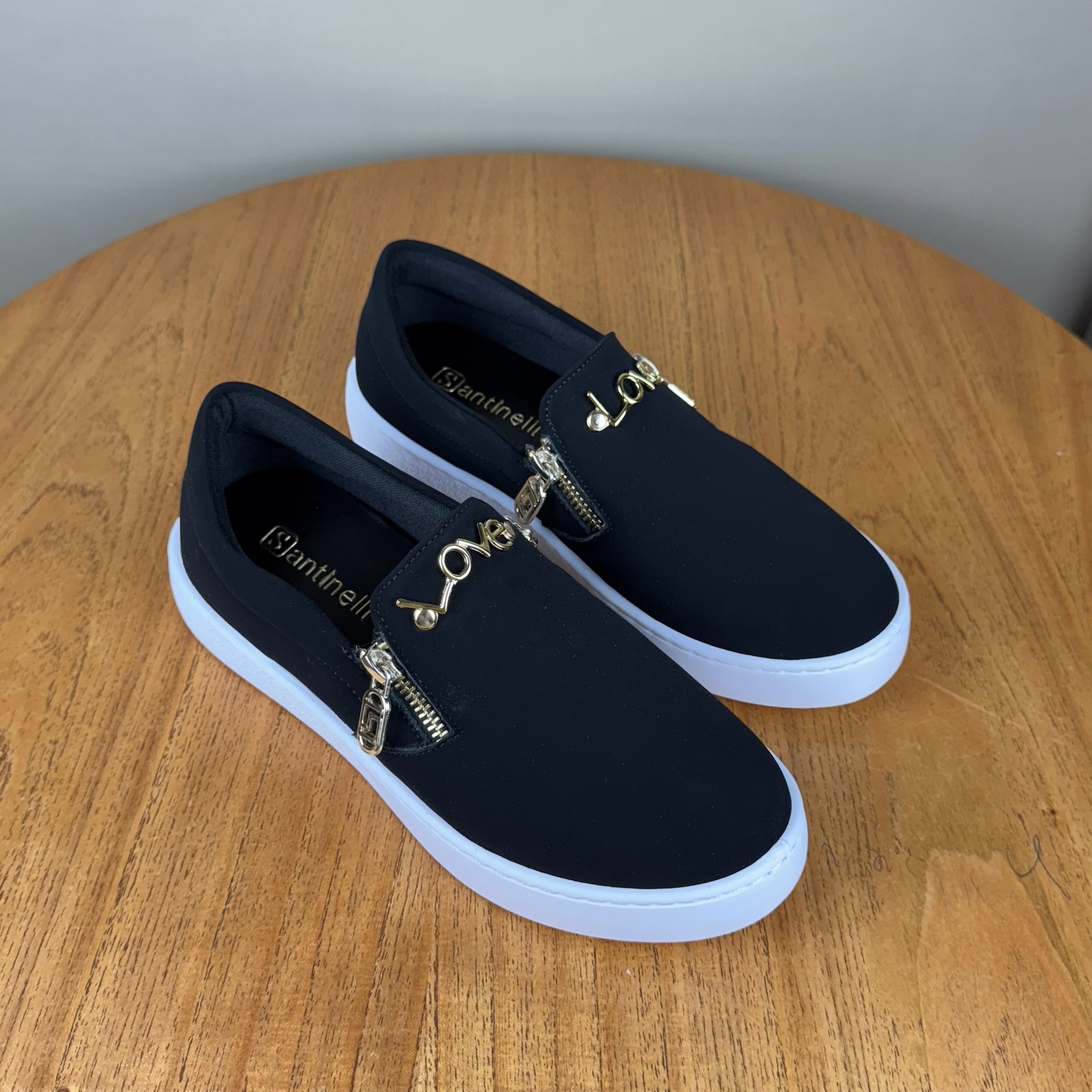 Tênis Feminino Slip On Preto Com Dourado