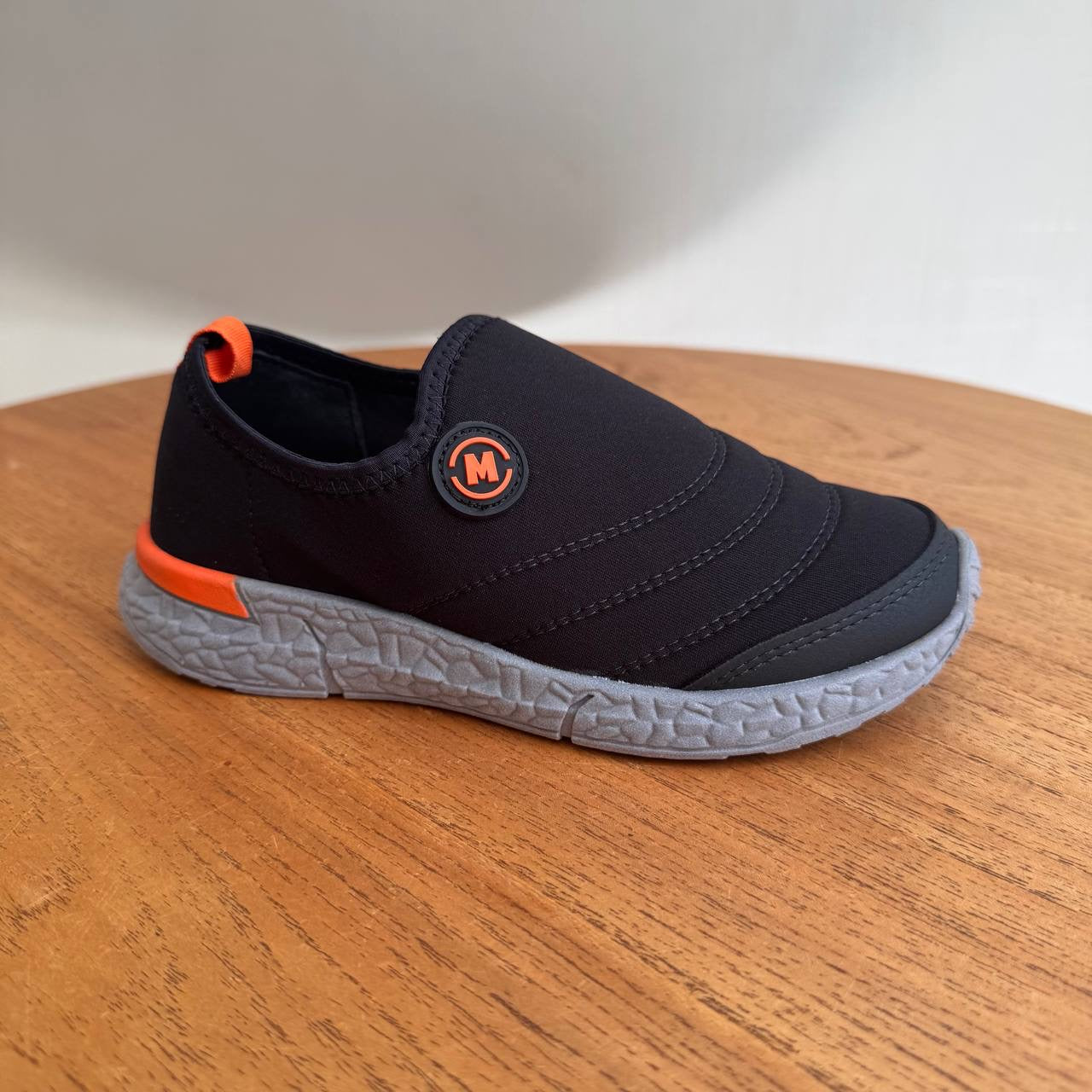 Tênis Infantil Molekinho Preto Detalhes Laranja