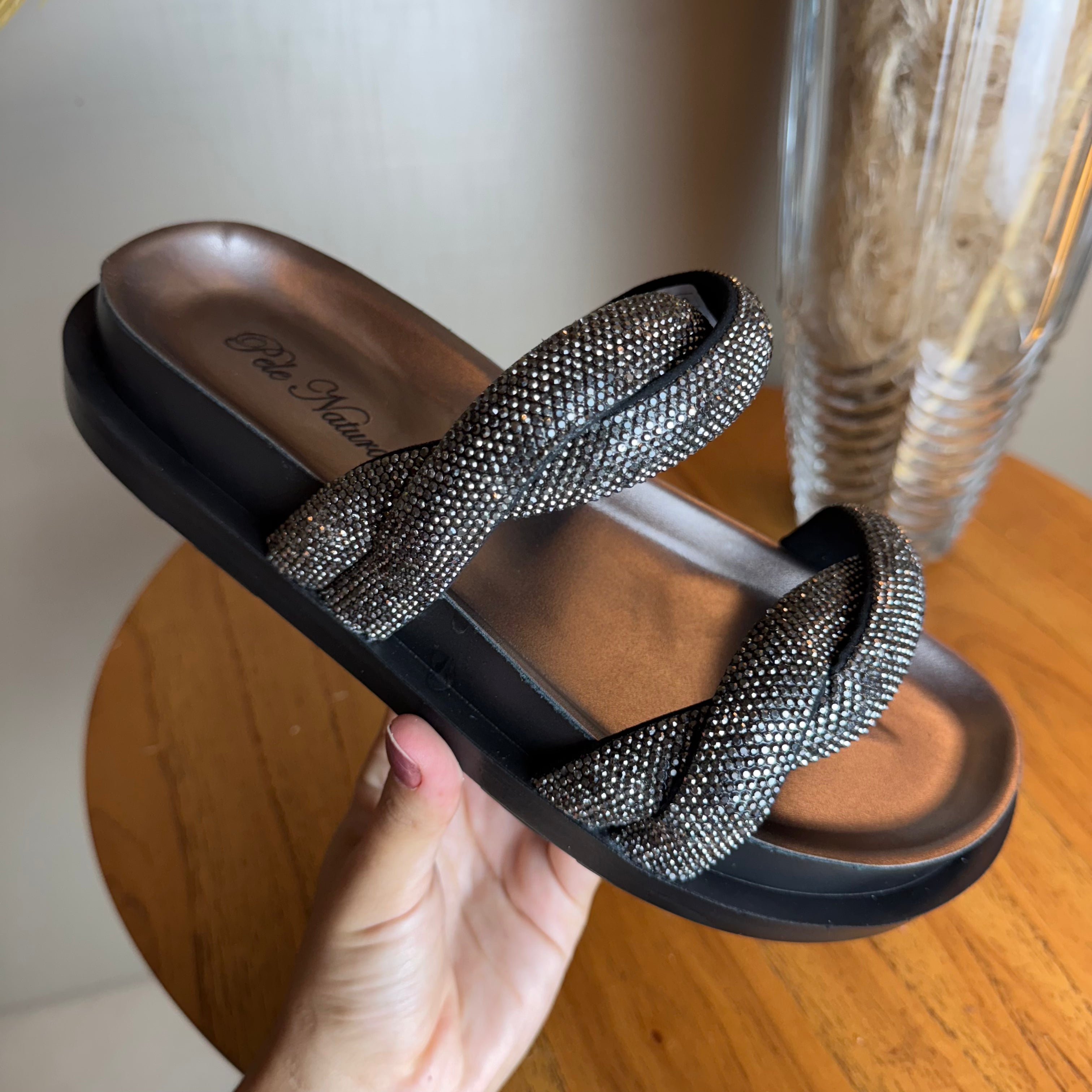 Papete Gata Mania Tiras Strass Preta Grafit