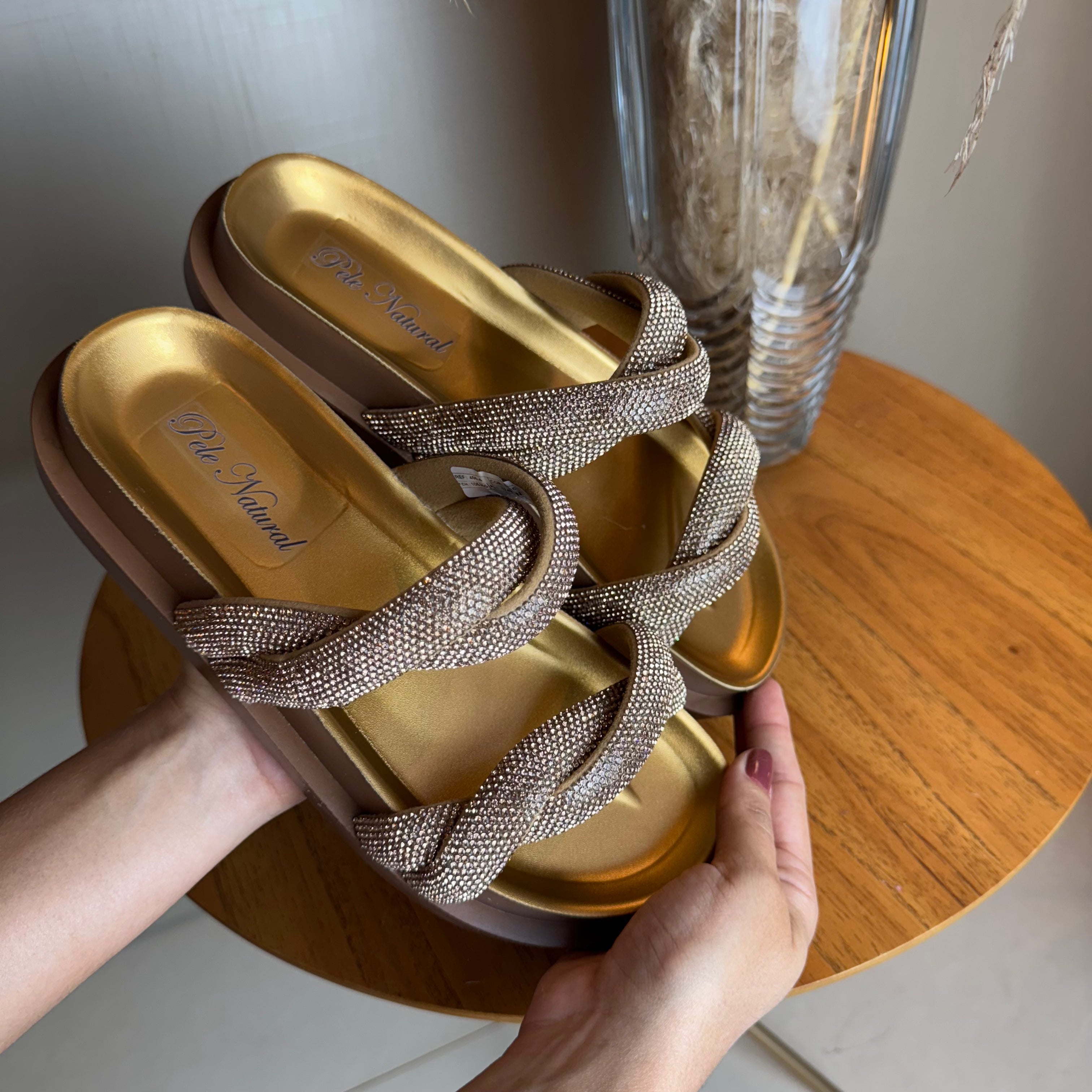 Papete Gata Mania Tiras Strass Preta Camel