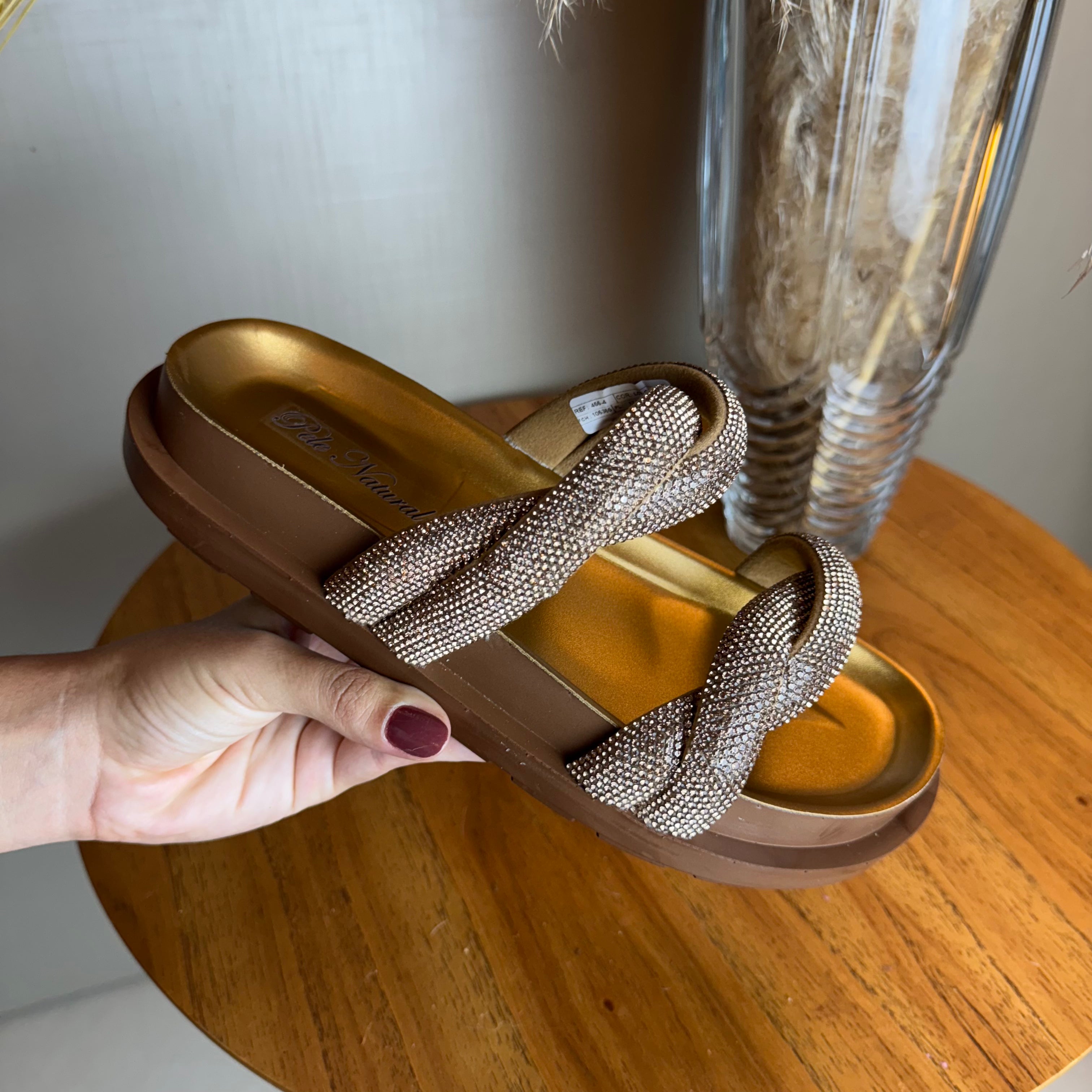 Papete Gata Mania Tiras Strass Preta Camel