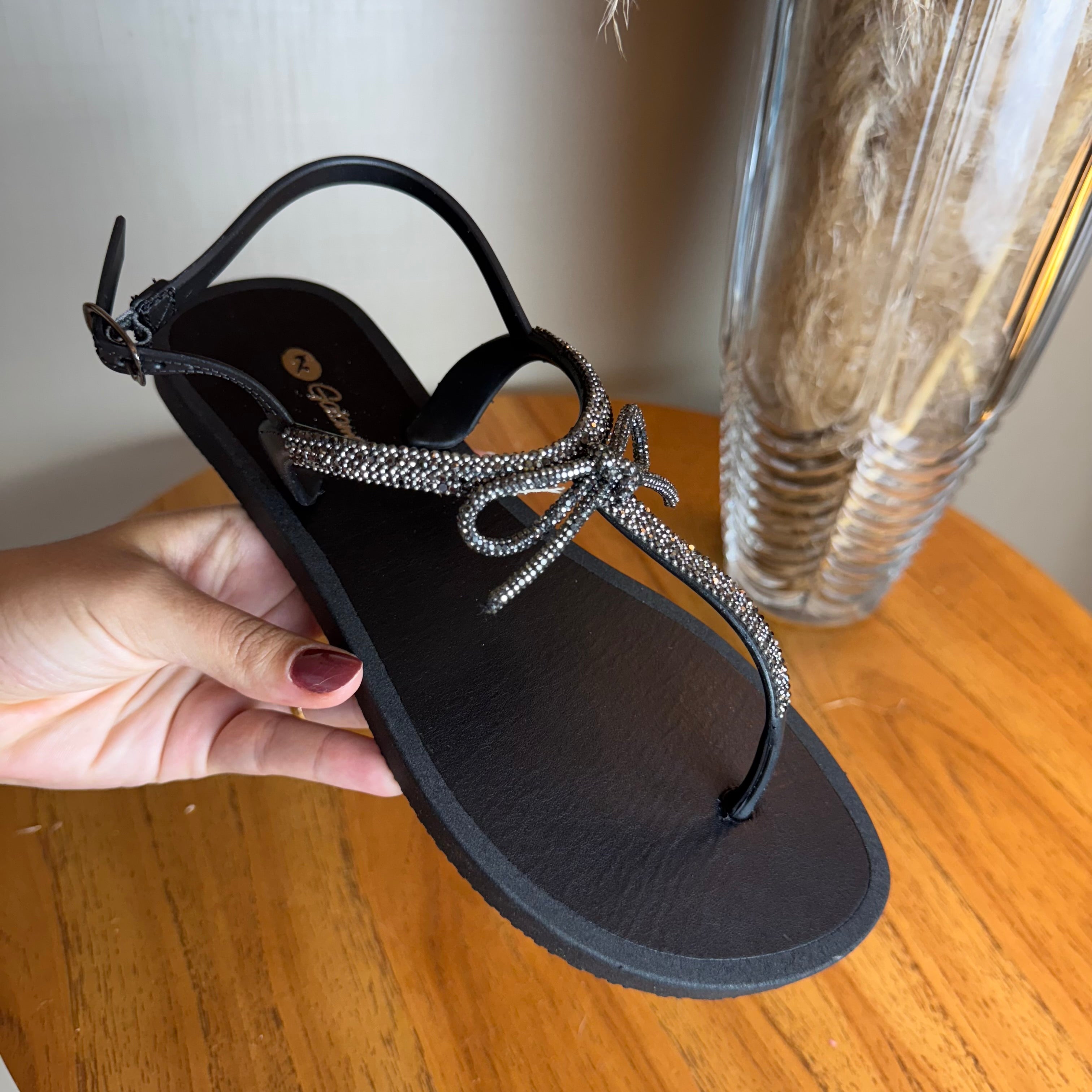 Rasteirinha Gata Mania Laço Strass Preta