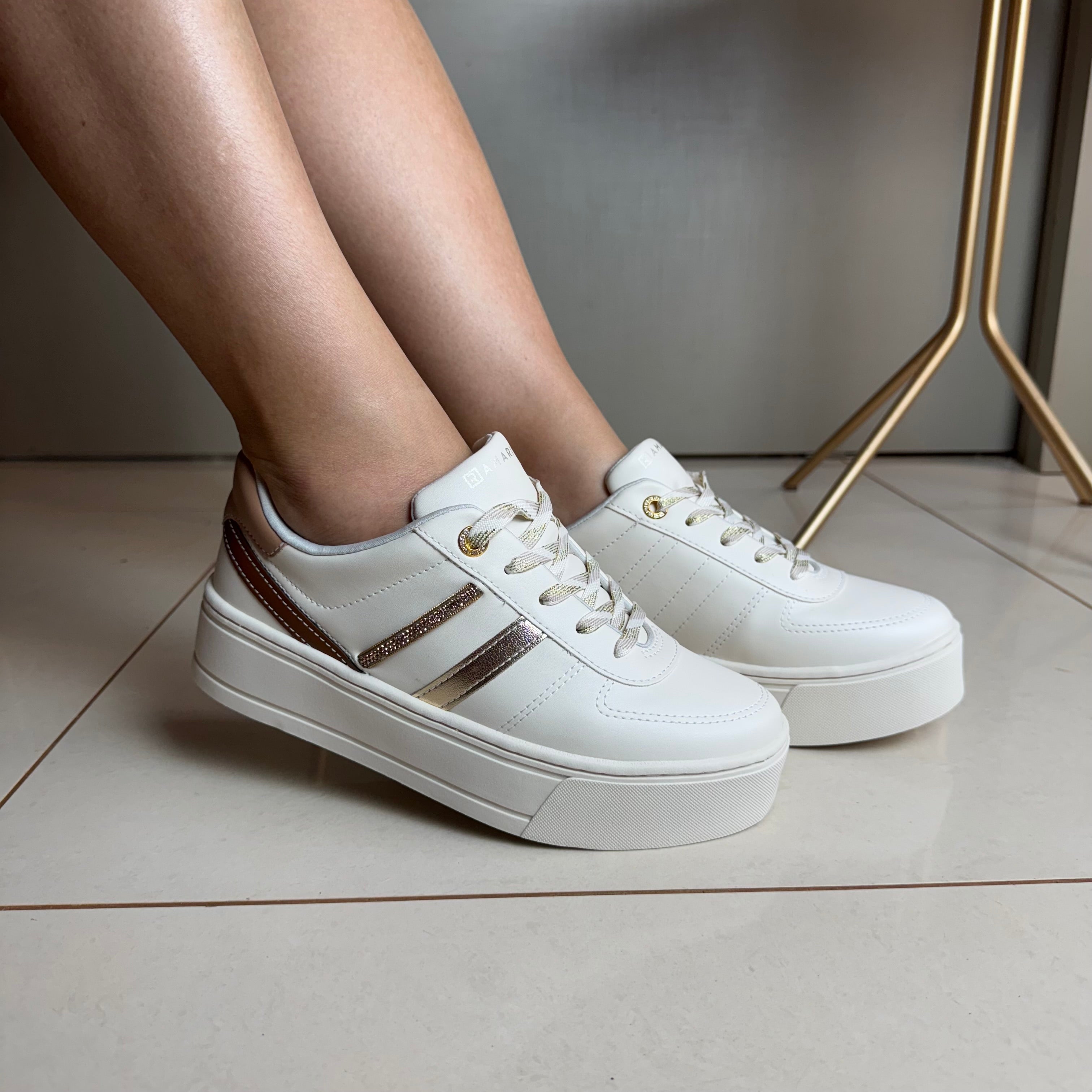 Tênis Feminino Ramarim Branco Detalhes Dourados