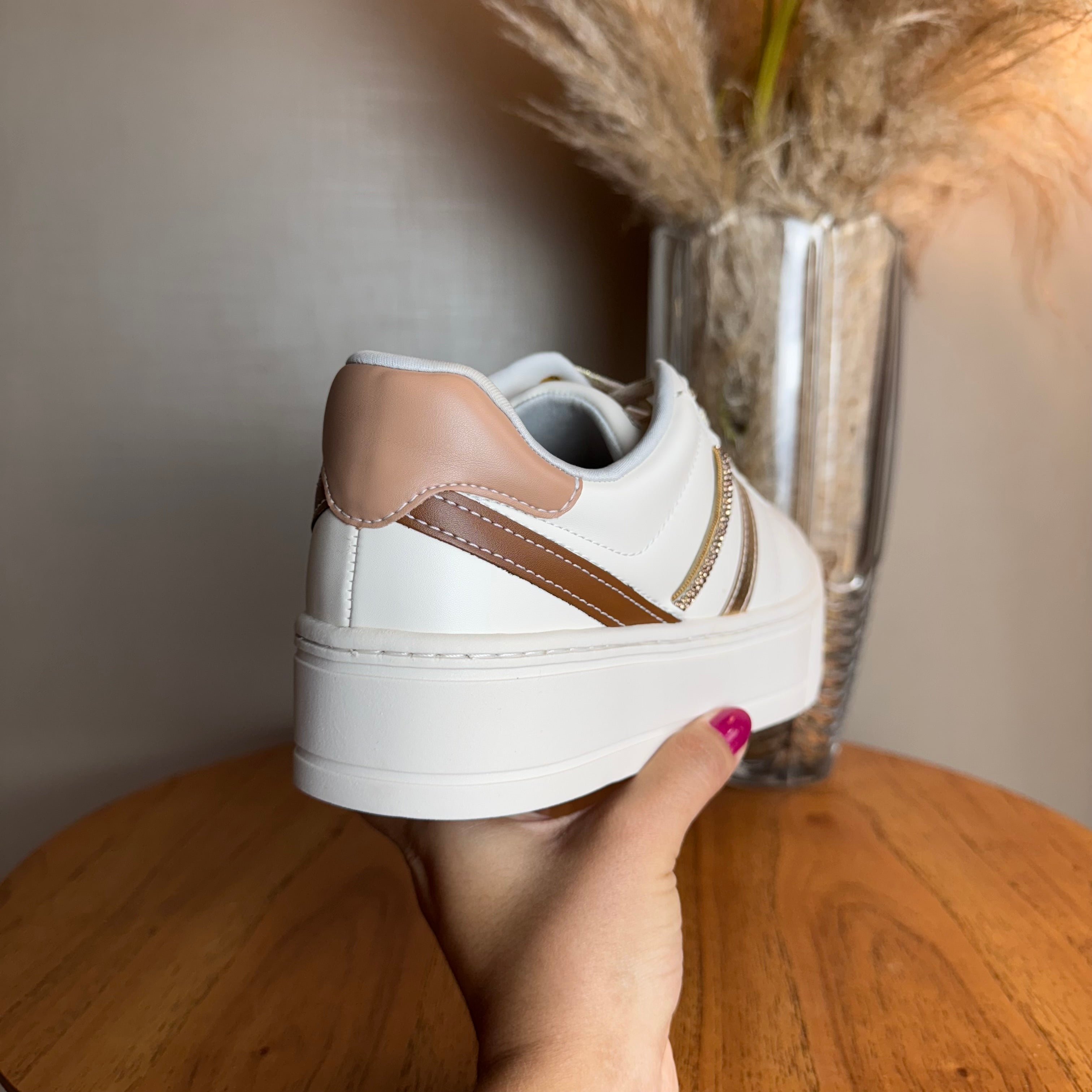 Tênis Feminino Ramarim Branco Detalhes Dourados