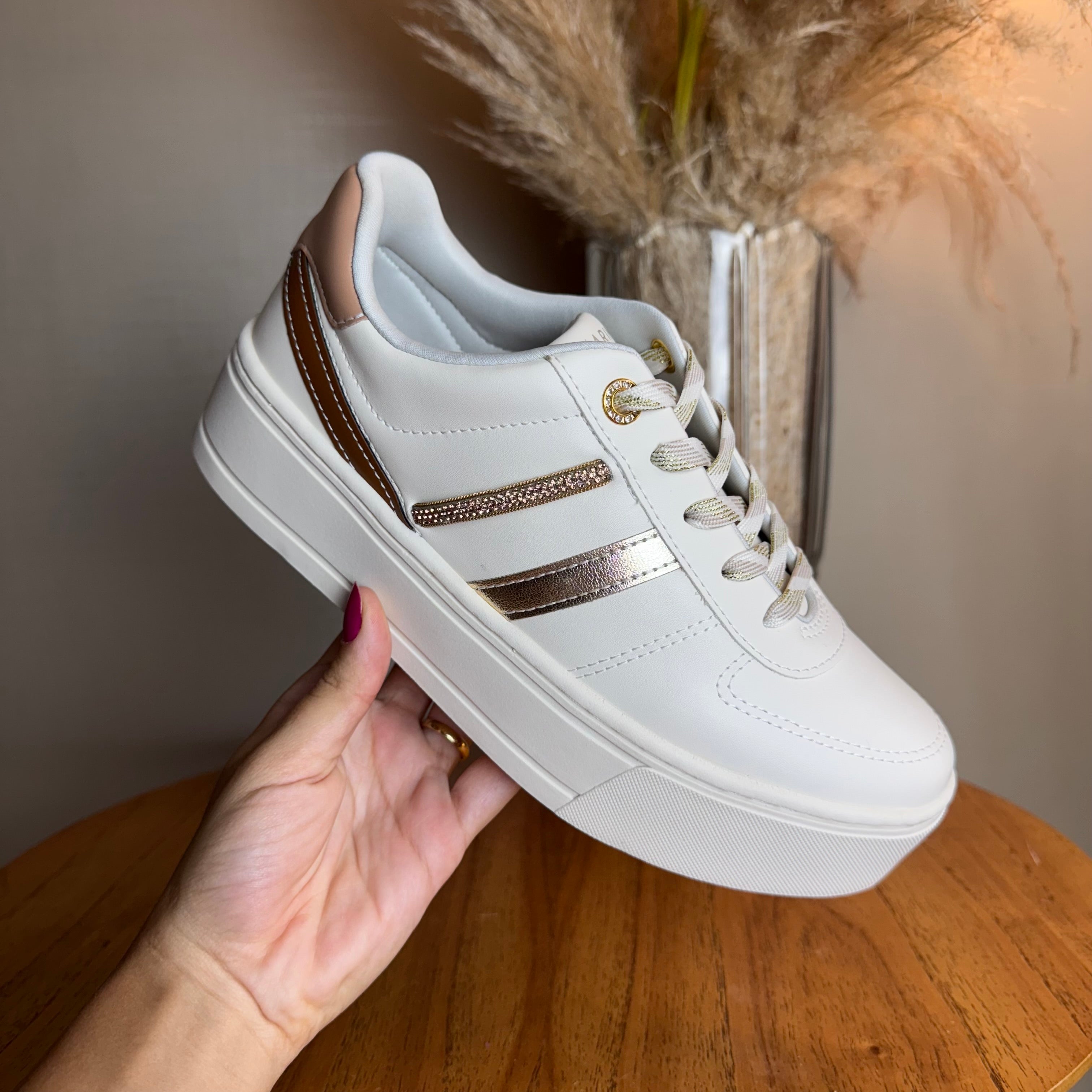 Tênis Feminino Ramarim Branco Detalhes Dourados