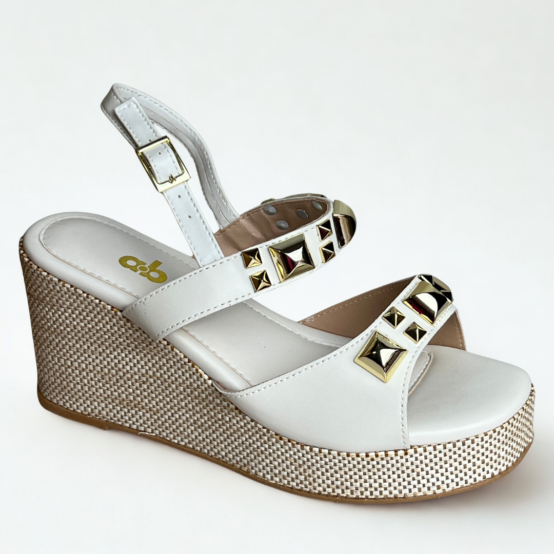 Sandália Anabela A.B Branca com Aplicações Douradas e Salto Texturizado