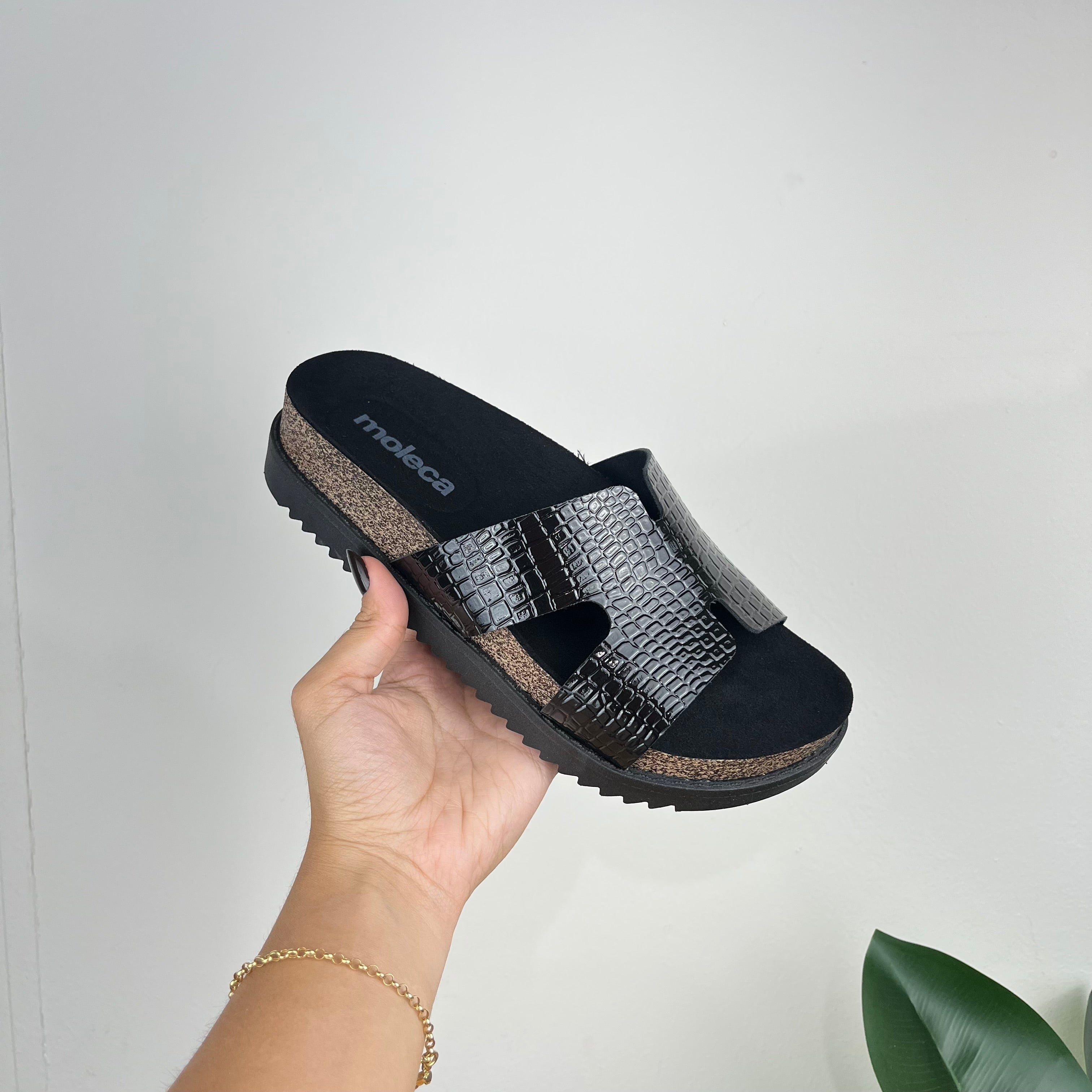 Papete Feminina Moleca Couro Preta