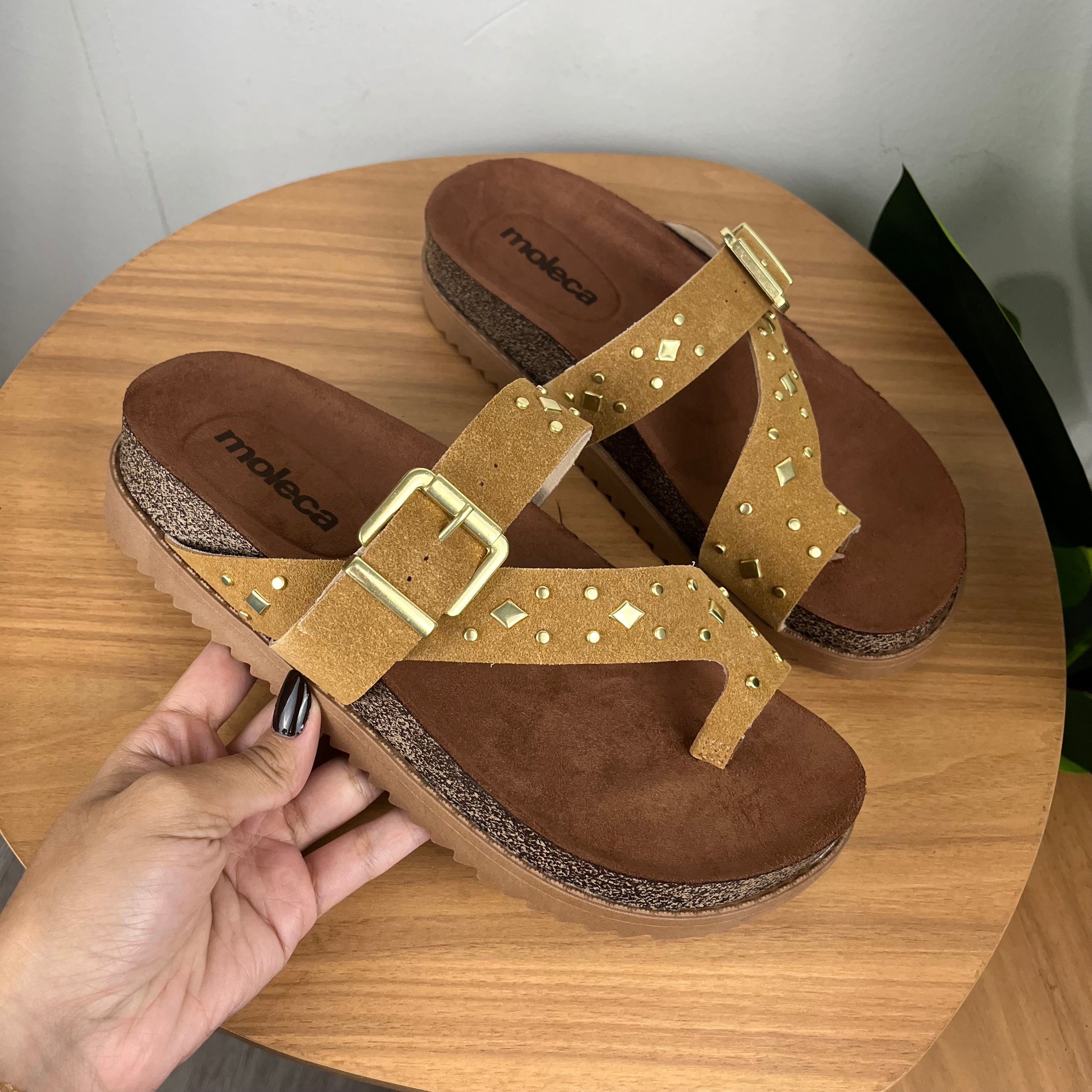 Papete Feminina Moleca Caramelo Detalhes