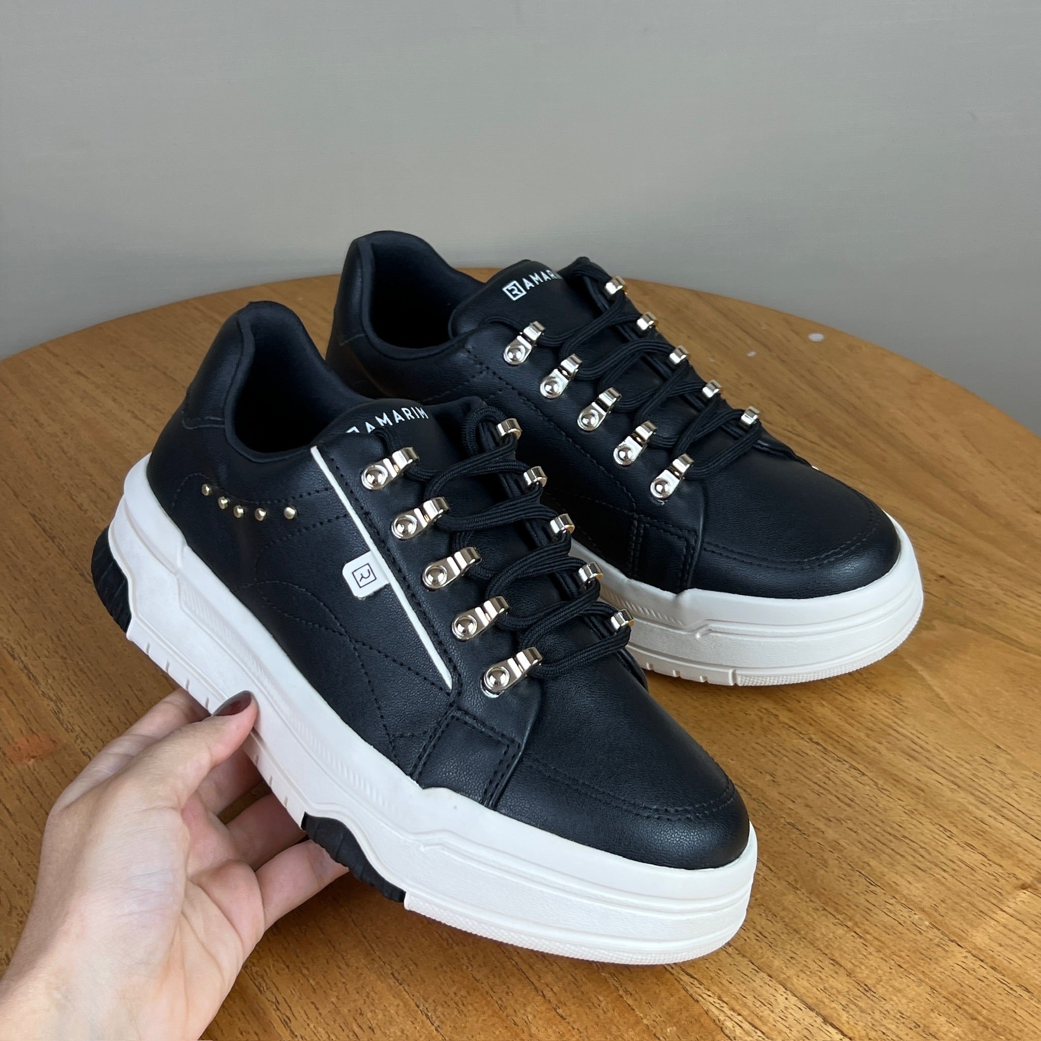 Tenis Feminino Ramarim Preto Com Dourado Preto