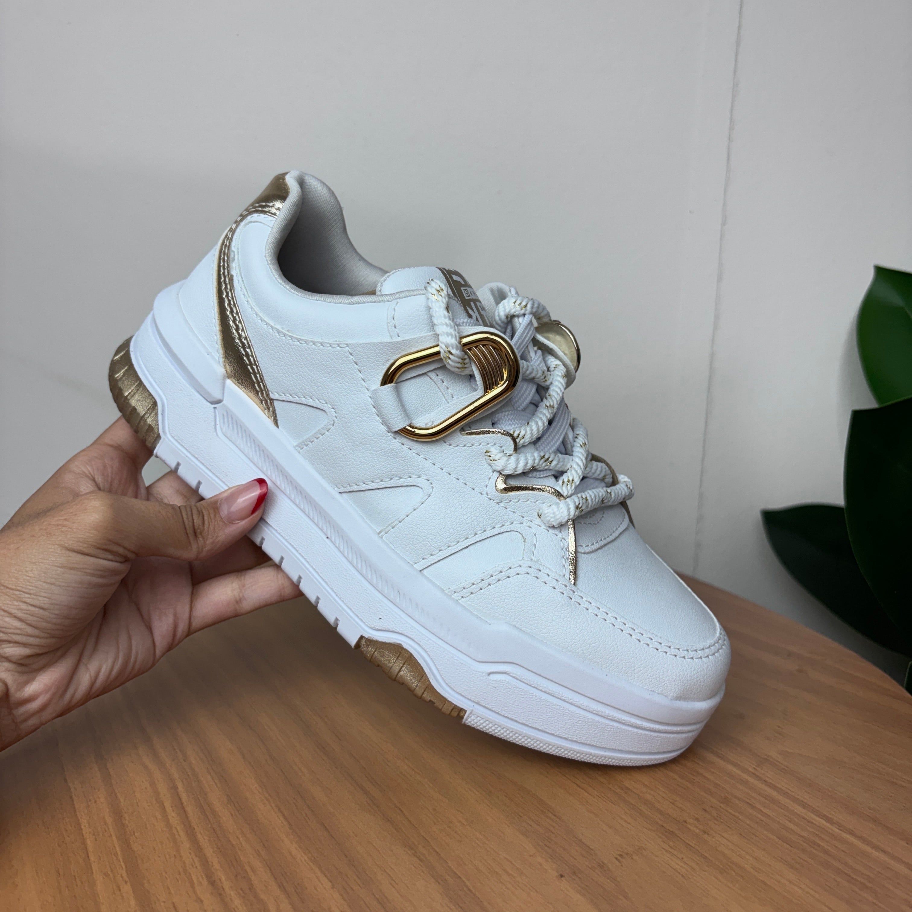 Tênis Feminino Ramarim Branco Detalhes Dourado