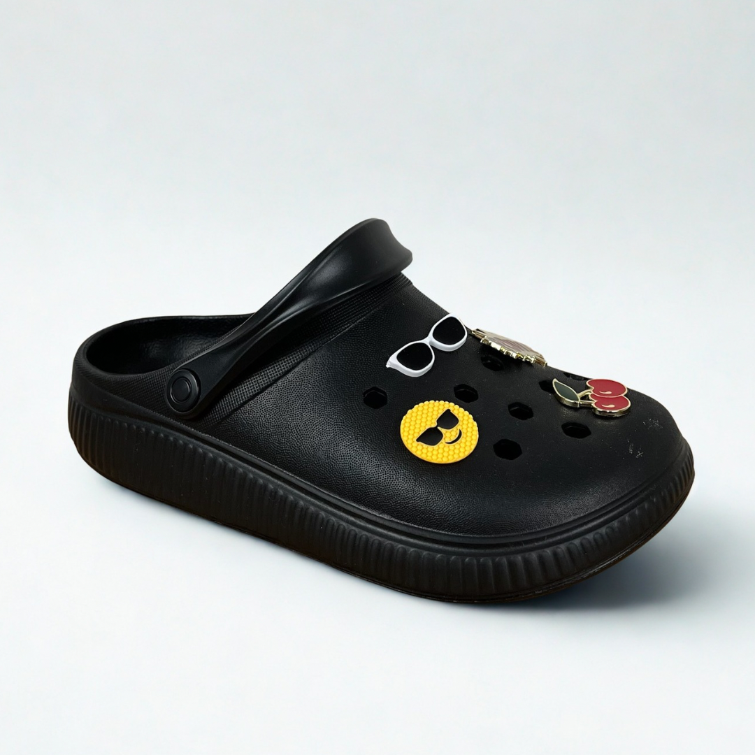 Sandalia Babuche Feminina Com Pins Confortavel Leve Casual Preto E Branco Preto.