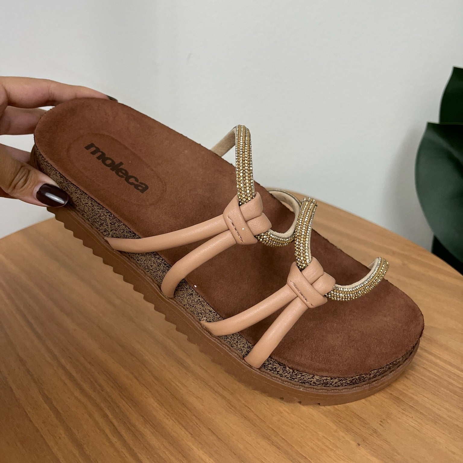 Papete Moleca Nude com Brilho – Conforto e Elegância no Dia a Dia